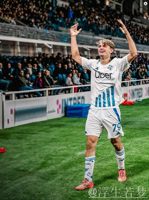 科莫2-0萨索洛连续12场不败,莫雷诺破门,尼科-帕斯献助攻 科莫2-0萨索洛连续12场不败,莫雷诺破门,尼科-帕斯献助攻